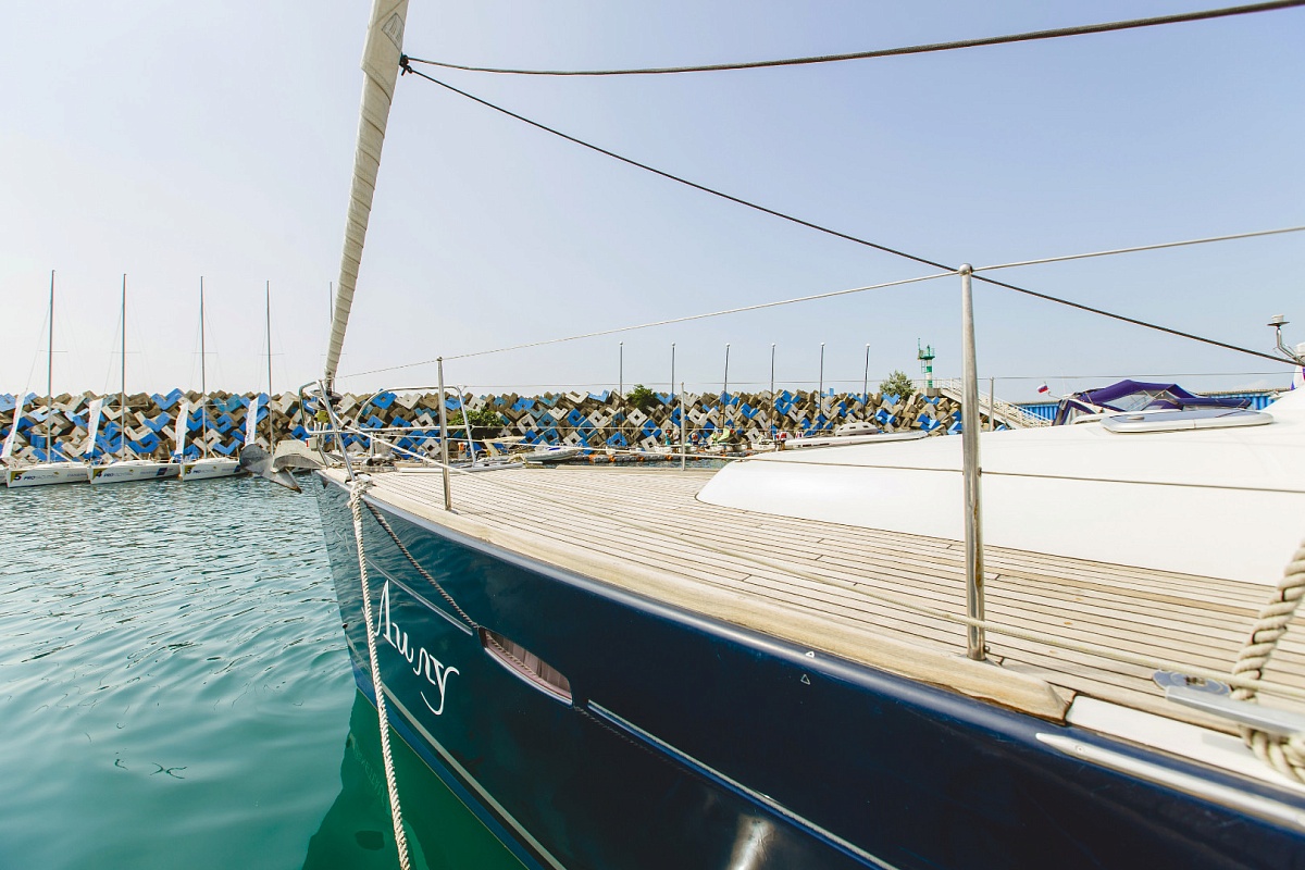 Аренда парусной яхты BENETEAU OCEANIS 50 в Сочи